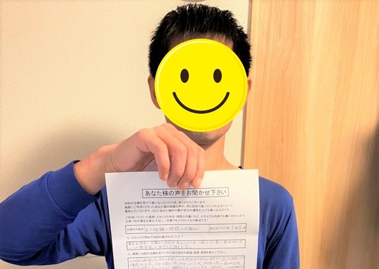 アンケート用紙を持ったY・Fさん