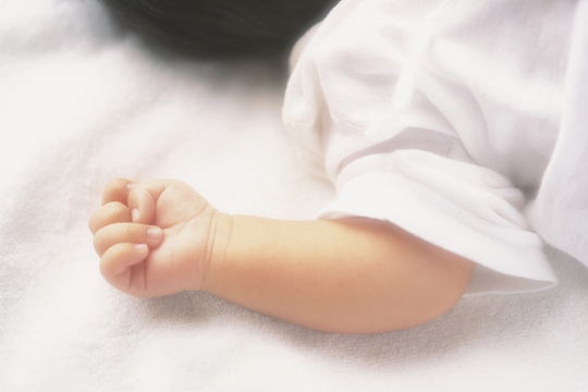 赤ちゃんの手