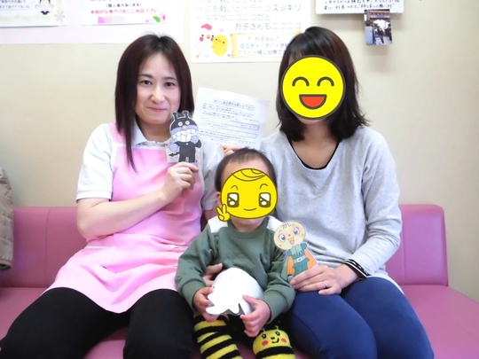 スタッフとサイトウさん親子のスリーショット